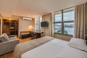 Phòng Executive, quang cảnh biển | Nệm có lớp đệm bông, minibar, két bảo mật tại phòng, phòng cách âm 