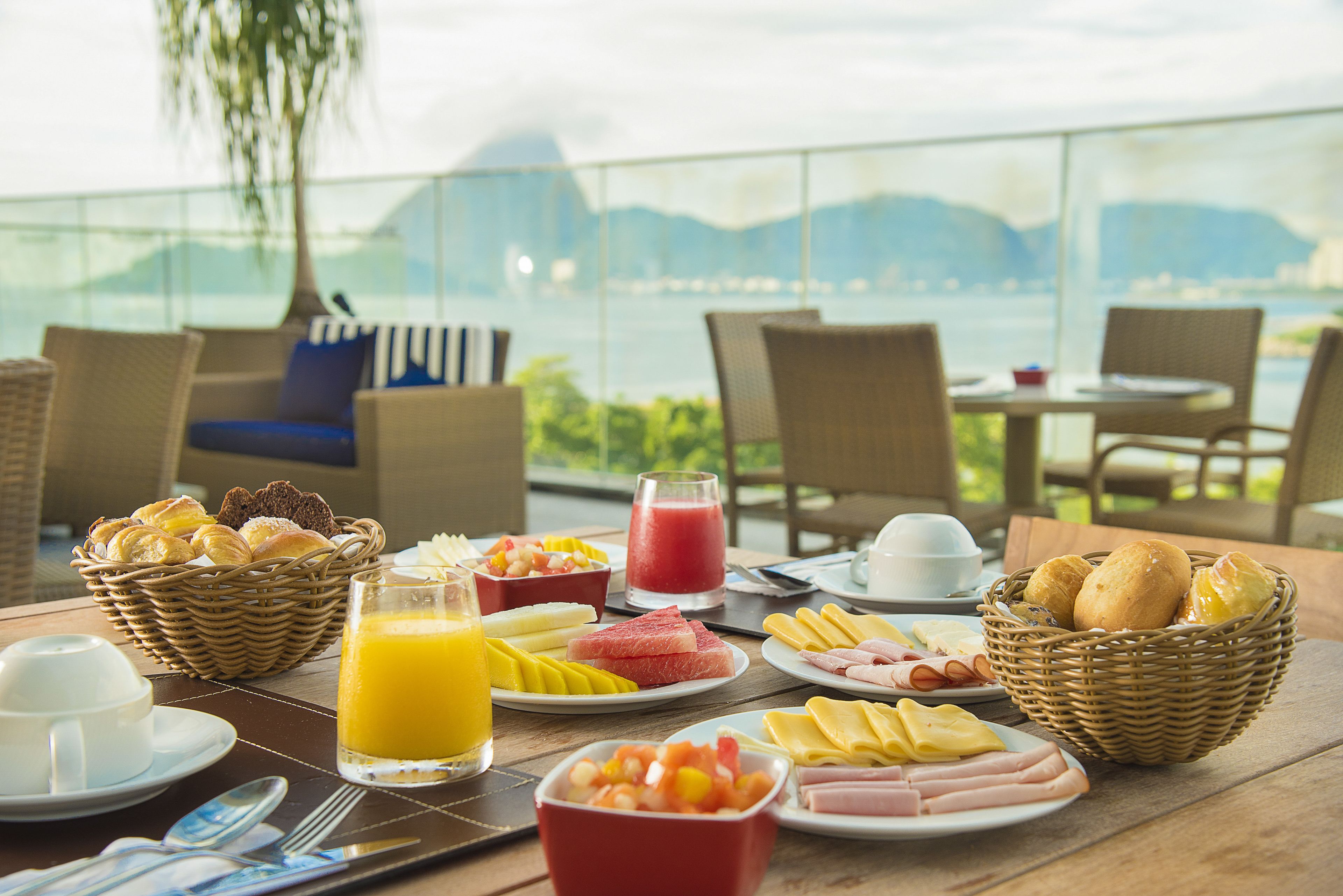 Free daily buffet breakfast