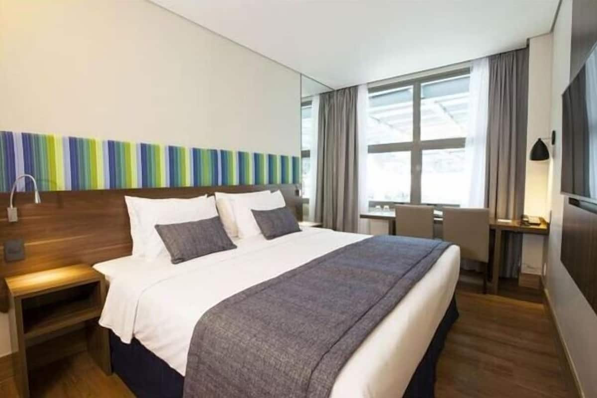 Colchones con acolchado adicional, minibar, caja fuerte