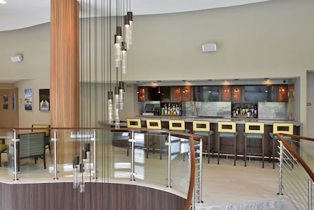 Bar (en la propiedad). Four Points by Sheraton Coral Gables