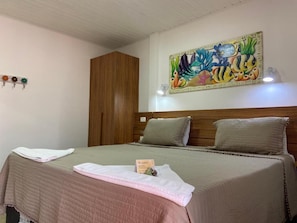 Suite – deluxe, sjøutsikt | Minibar, skrivebord, blendingsgardiner og wi-fi (inkludert)