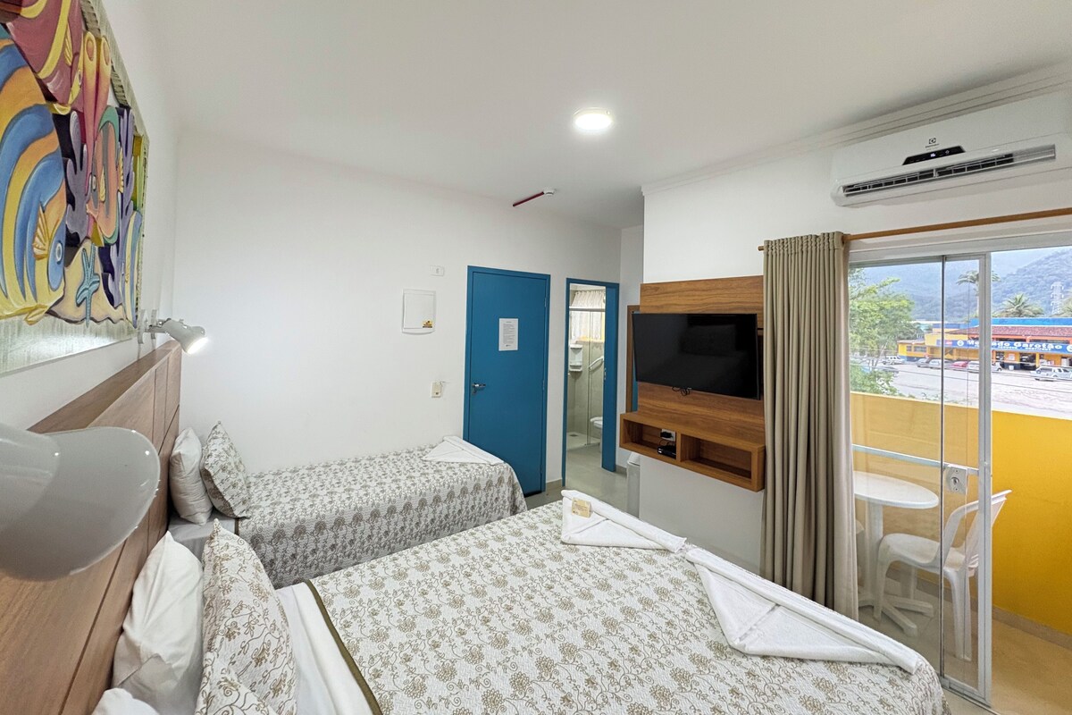 Comfort Triple Room, 1 Bedroom | Minibar, desk, blackout drapes, WiFi (free)