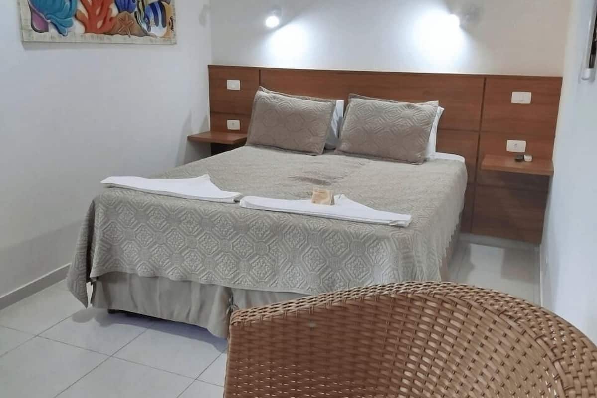 Standard Double Room without Balcony | 1 camera, minibar, una scrivania, tende oscuranti