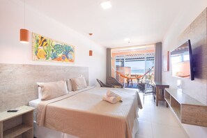 Minibar, escritorio, cortinas blackout y wifi gratis 