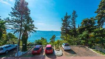 Estacionamento sem manobrista (sujeito a cobrança): EUR 7 por dia