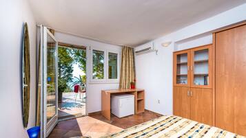 Quarto triplo conforto, terraço, vista para o mar (B2) | Cofres nos quartos, escrivaninha, quartos à prova de som