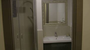 Deluxe Double Room, 1 Double Bed | Bathroom | Shower, free toiletries, hair dryer, slippers
