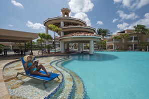 4 outdoor pools