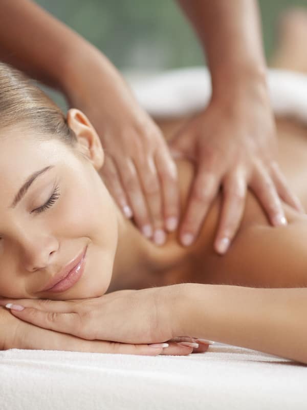 Trattamenti per il corpo, aromaterapia, massaggi con le pietre calde