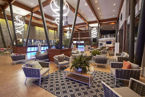 6 bars/lounges, 2 poolside bars