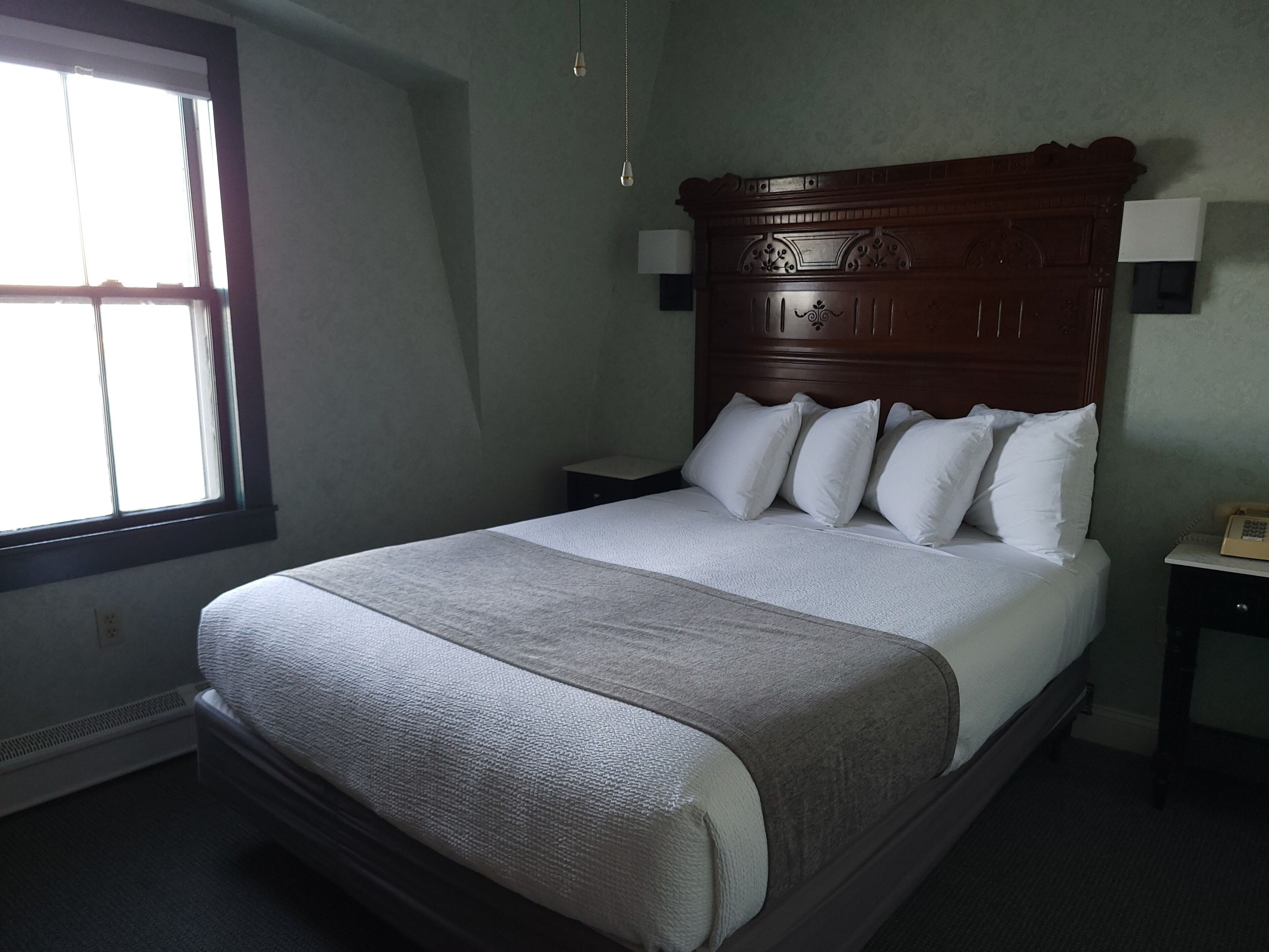 1 bedroom, bed sheets