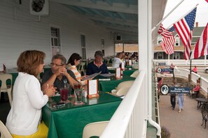 Restaurant - The National Hotel (Block Island)