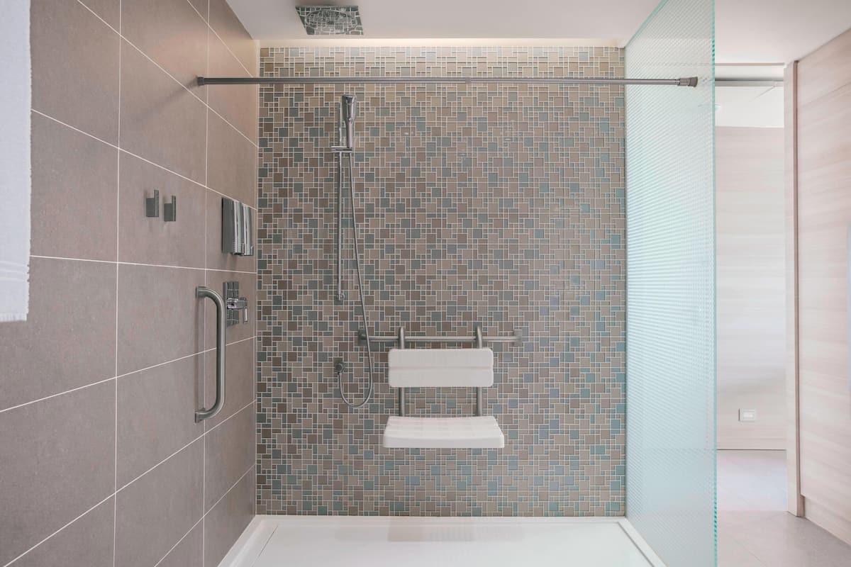 classic room, 1 queen bed, non smoking, city view | bathroom | separate bathtub and shower, free toiletries, hair dryer, bathrobes