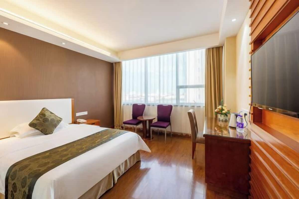 Minibar, in-room safe, cribs/infant beds, alarm clocks