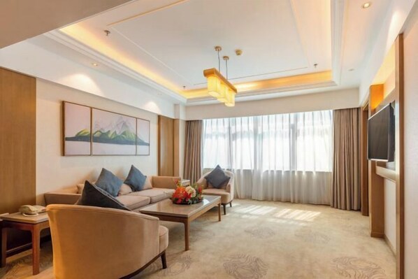 Minibar, Zimmersafe, Babybetten, Wecker