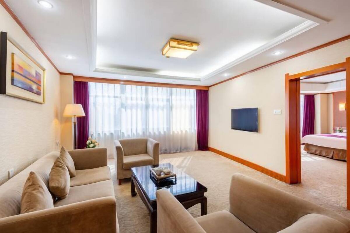 Minibar, két bảo mật tại phòng, nôi/giường cho trẻ sơ sinh 