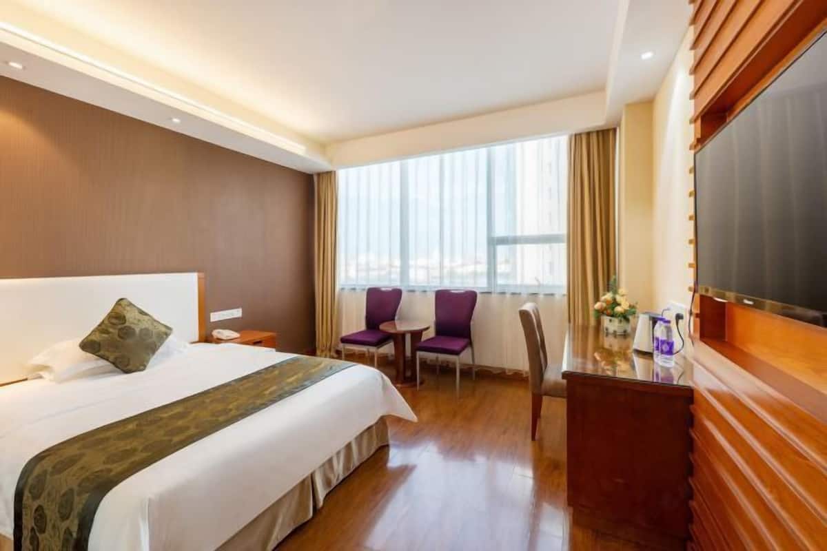 Relax in this inviting room with a large bed, desk, and flat-screen TV.