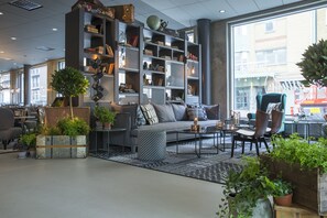 Sala de estar en el lobby
