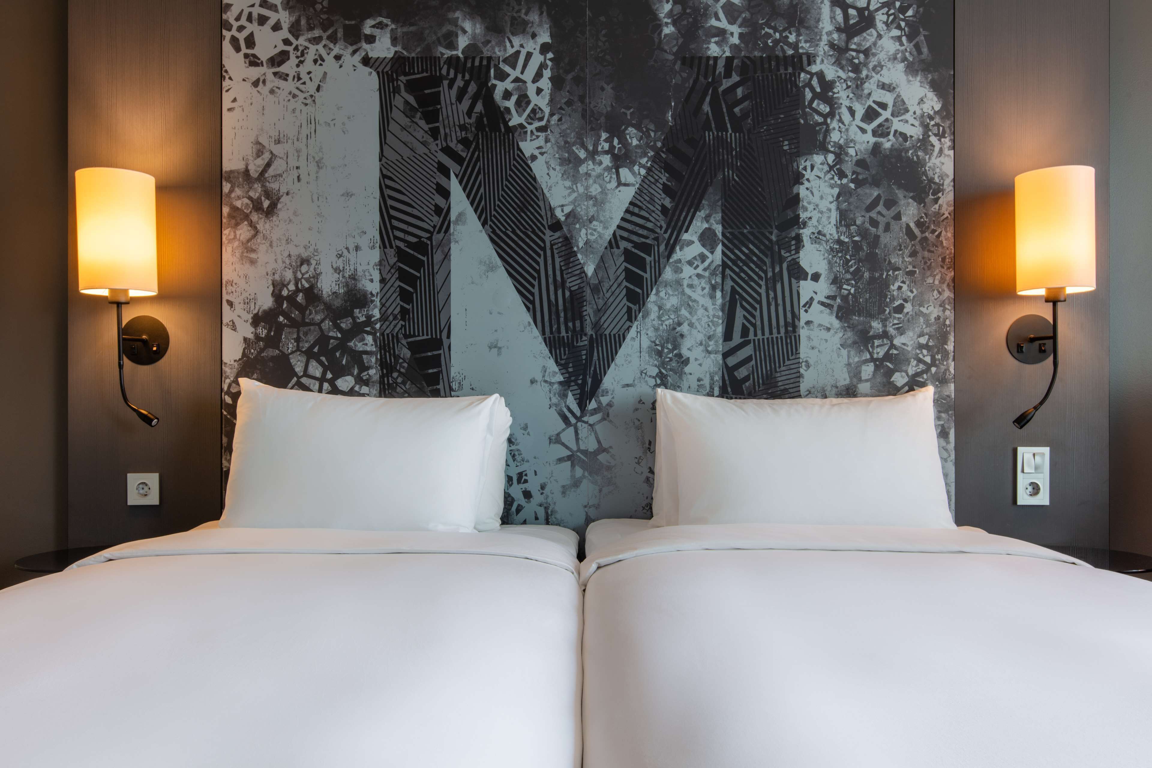 standard room | 1 bedroom, down duvets, minibar, in-room safe