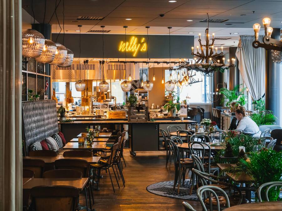 Breakfast, dinner served; international cuisine, al fresco dining