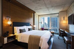 Bộ đồ giường cao cấp, két bảo mật tại phòng, bàn 