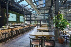 Bar (on property) - Renaissance New York Midtown Hotel (New York)