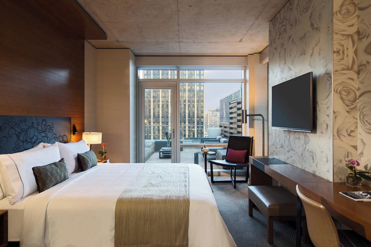 Kamer, 1 kingsize bed, terras | Luxe beddengoed, een kluis op de kamer, een bureau