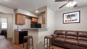 Living area - Eagle's Den Suites Big Spring a Travelodge by Wyndham (Big Spring)