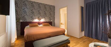 Premium bedding, in-room safe, desk, soundproofing