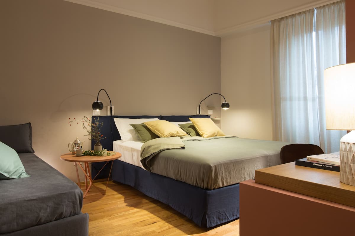 Premium bedding, in-room safe, desk, soundproofing