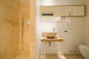 Shower, free toiletries, hair dryer, bidet - B&B Santa Maria del Fiore (Florence)