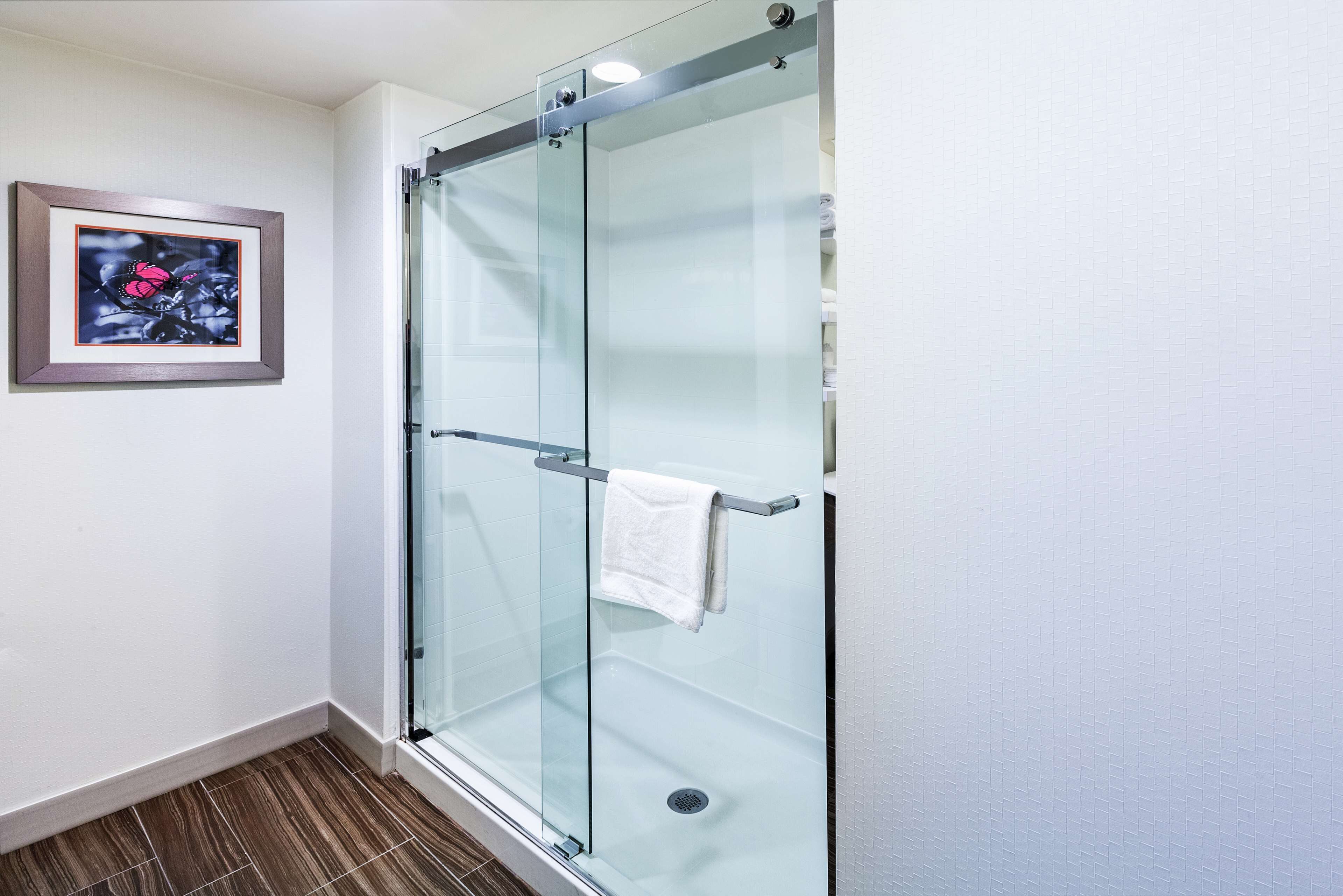 king, studio, kitchenette | bathroom shower