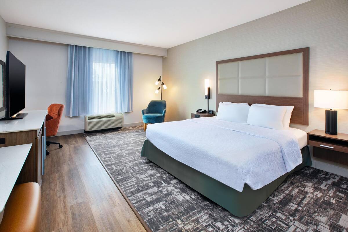 Room, 1 King Bed, Accessible (Roll In Shower) | In-room safe, soundproofing, iron/ironing board, cribs/infant beds