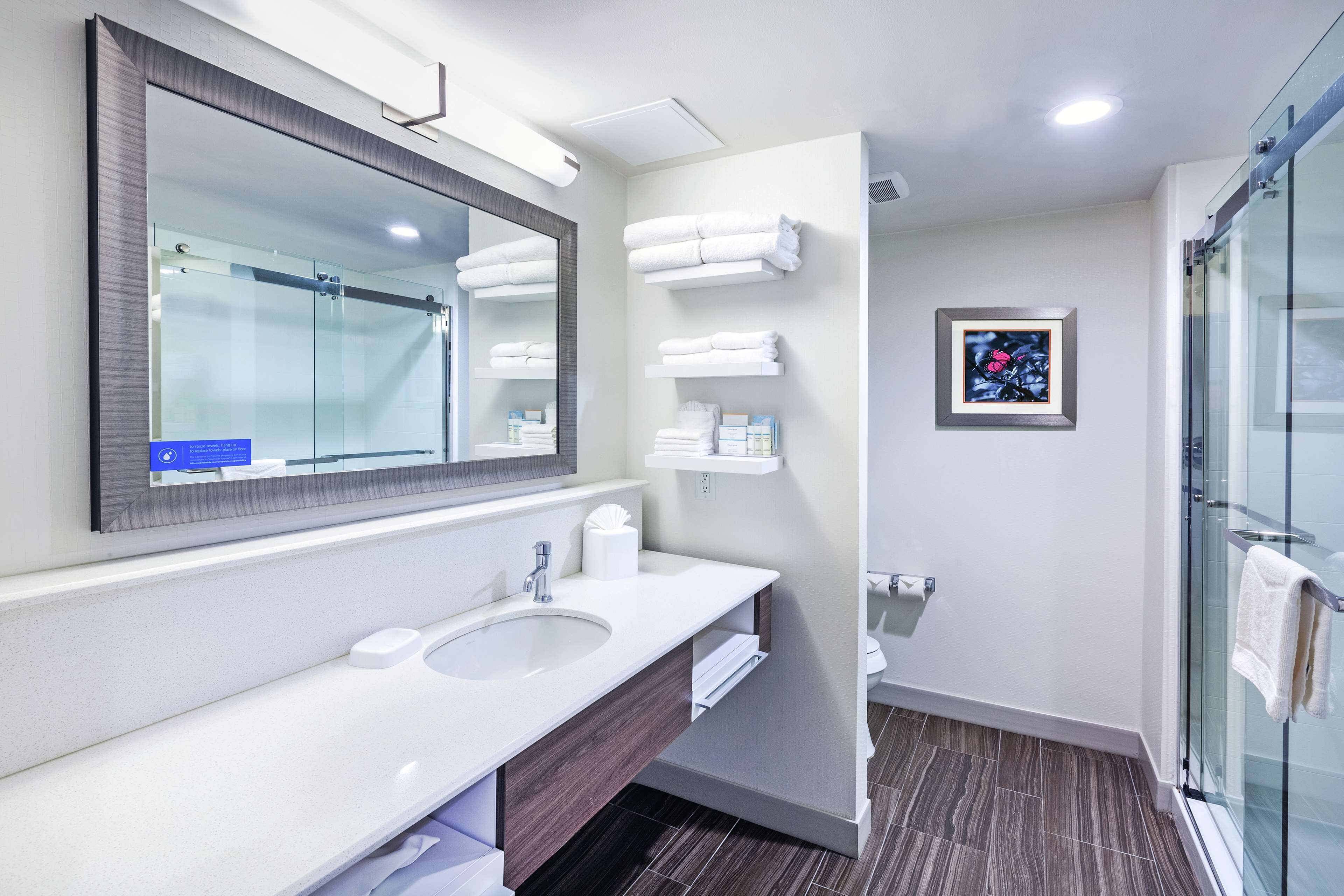 king, studio, kitchenette | bathroom shower