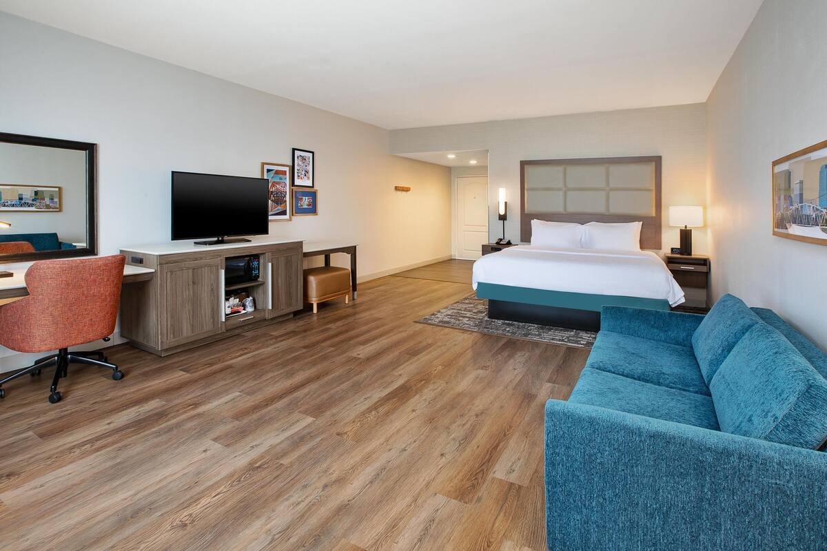 King, Studio, Kitchenette | Living area | 40-inch LCD TV with cable channels, TV