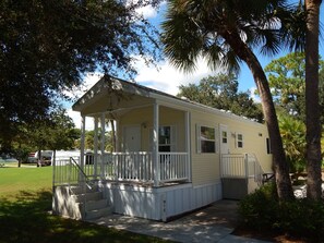 Deluxe Cabin, 1 Queen Bed with Sofa bed, Patio
