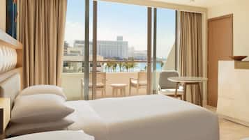 Double Room, Ocean View | Peralatan tempat tidur premium, bar mini percuma, peti besi dalam bilik