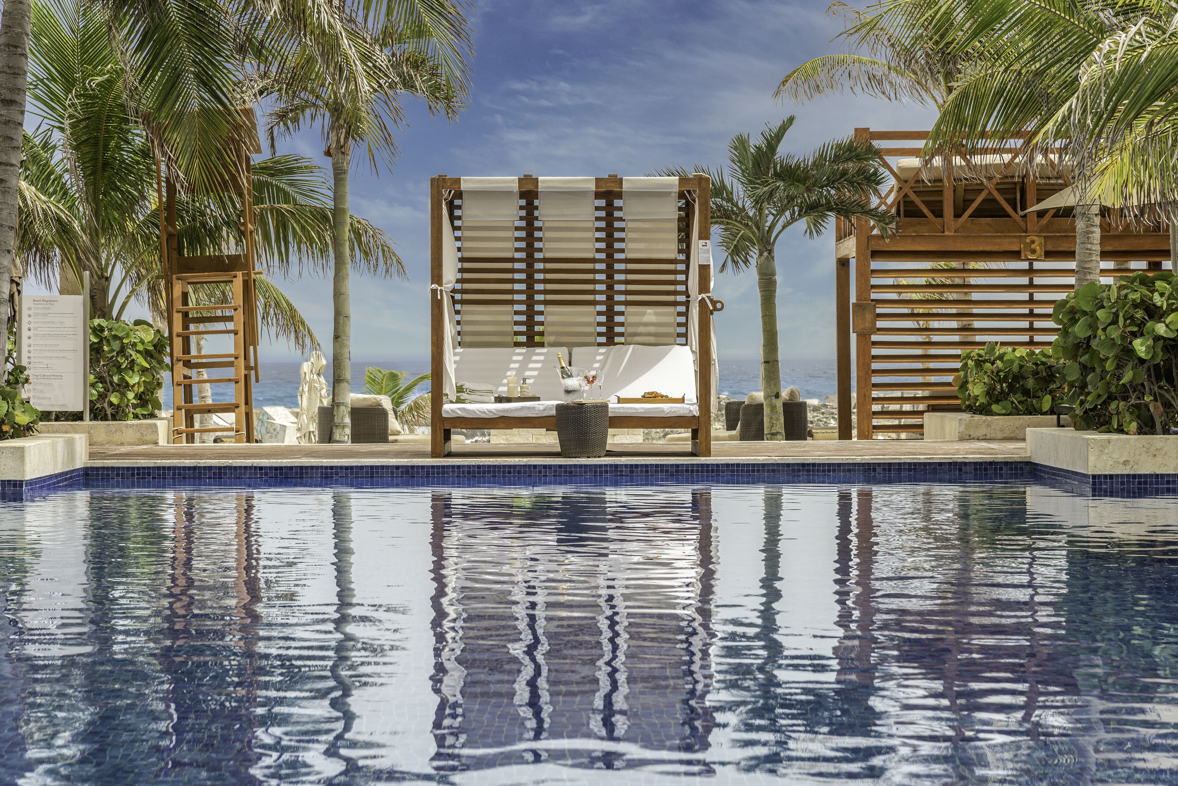 3 outdoor pools, pool loungers