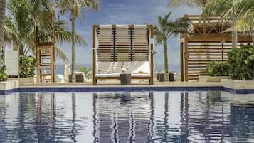 3 outdoor pools, sun loungers