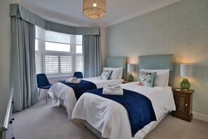 Twin Room, Ensuite - The Beaches Guest House (Southend-on-Sea)