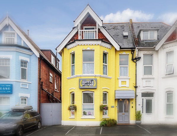 Front of property - The Ravensbourne Hotel (Bournemouth)