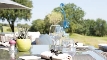 Lunch and dinner served, French cuisine