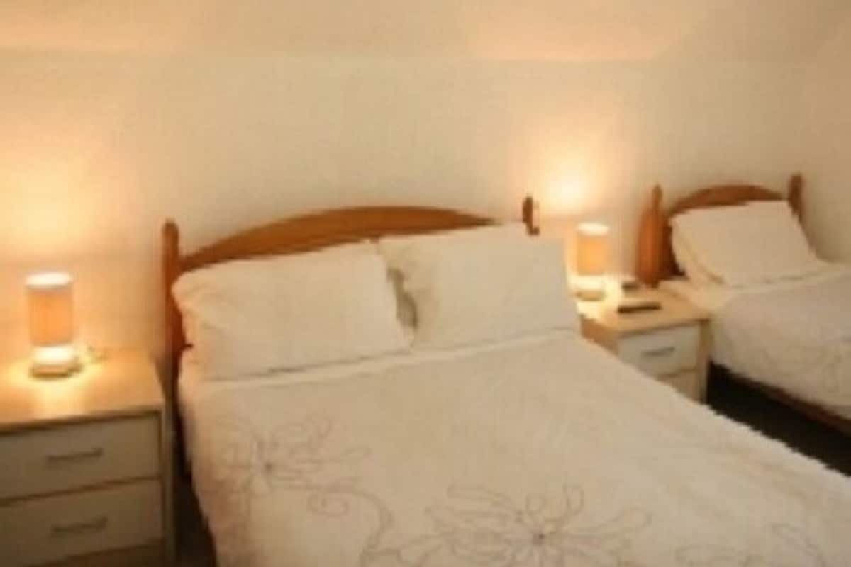 Superior Double Room, Ensuite (Second Floor) | Iron/ironing board, free WiFi