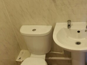 Superior Double Room, Ensuite (Ground Floor) | Bathroom - Morrisy House (Blackpool)