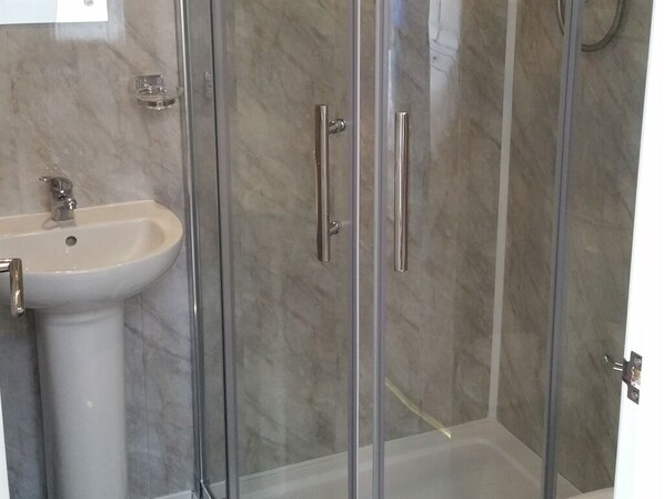 Suite, Ensuite (Family of 4 ) | Bathroom - Morrisy House (Blackpool)