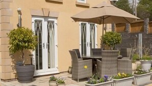 Exterior - Queen Bee & B (Merthyr Tydfil)
