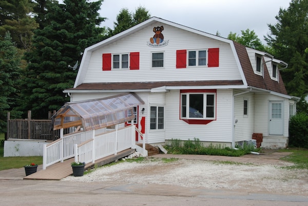 Teddy Bear Bed & Breakfast - Ontario