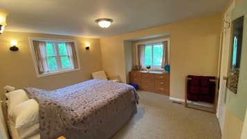 Klondike Bear Room, 1 Queen Bed, Shared Bathroom | Free WiFi