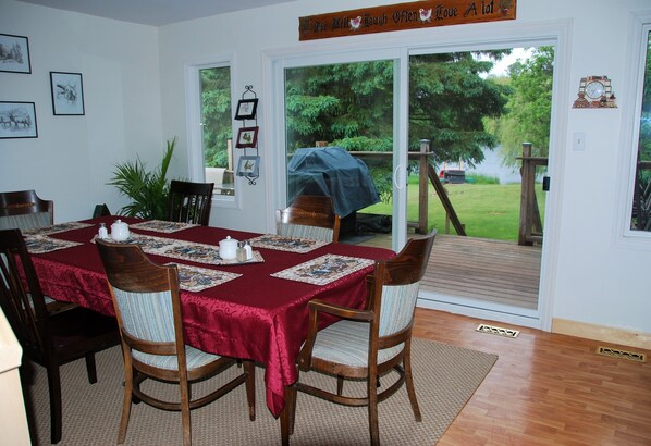 Free daily cooked-to-order breakfast - Teddy Bear Bed & Breakfast (Bancroft)