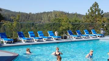 Kolam renang outdoor